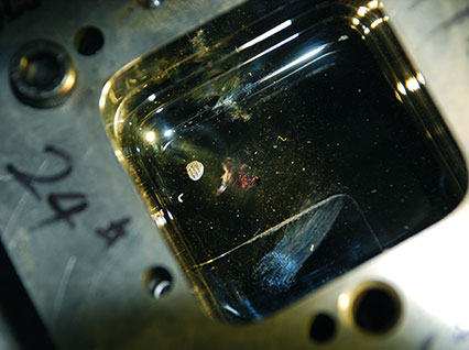 <a href='http://www.gfjxwh.cn/product/3.htm' class='text_a'>模具激光焊機(jī)</a>修復(fù)鏡面模具效果